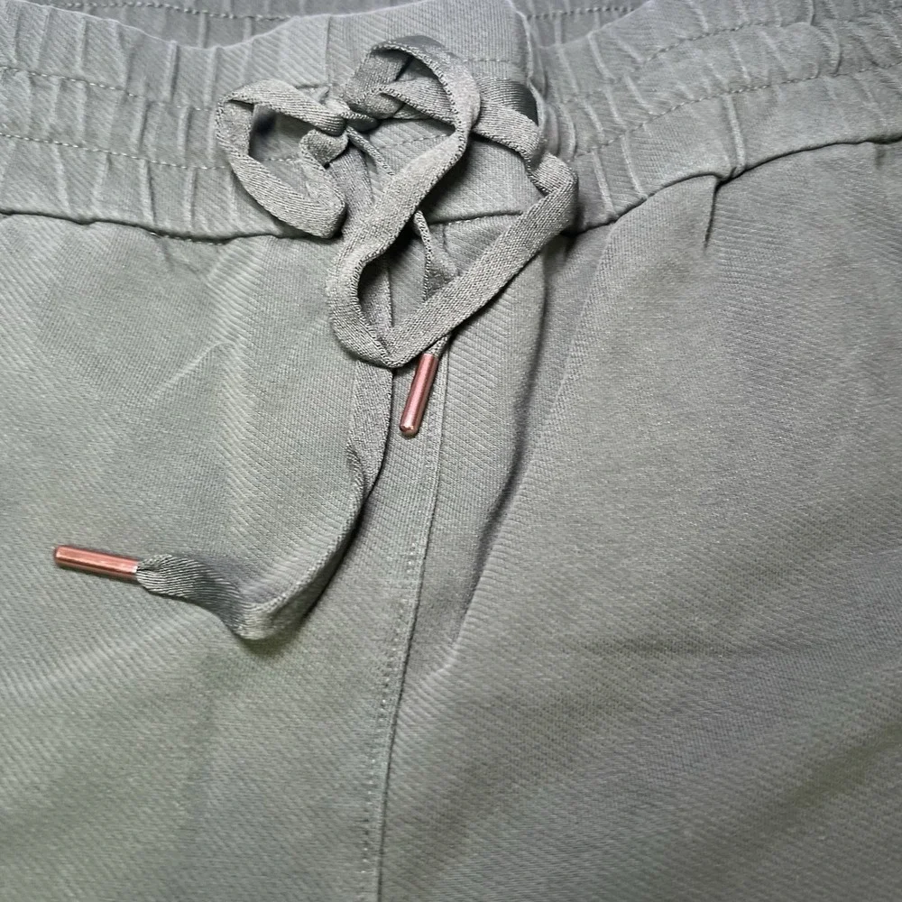CALIA Women's Medium Green Athletic Shorts Pockets‎ Drawstring Elastic Waist